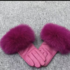 Elegant Pink Fur-Trimmed Gloves